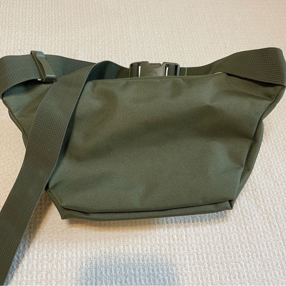 Herschel Supply Co. Seventeen Hip Pack Green - Picture 2 of 8